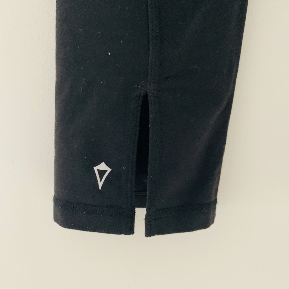 Ivivva reversible split capris - Picture 5 of 6